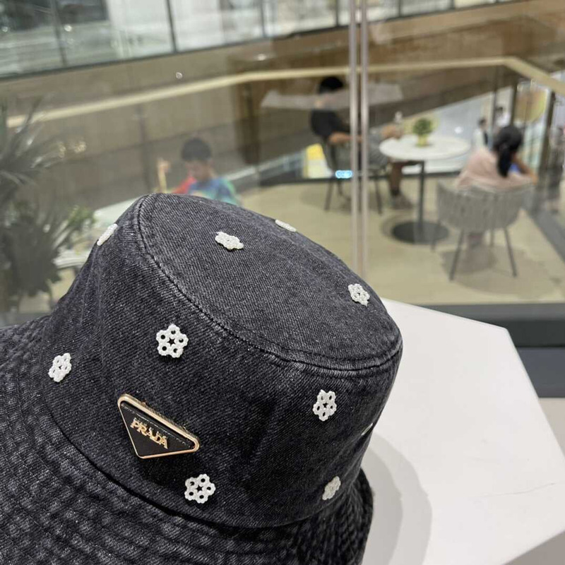 Pra*a denim bucket hat with daisy black