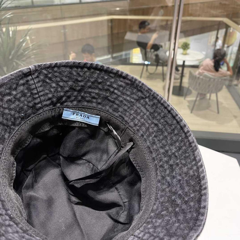 Pra*a denim bucket hat with daisy black