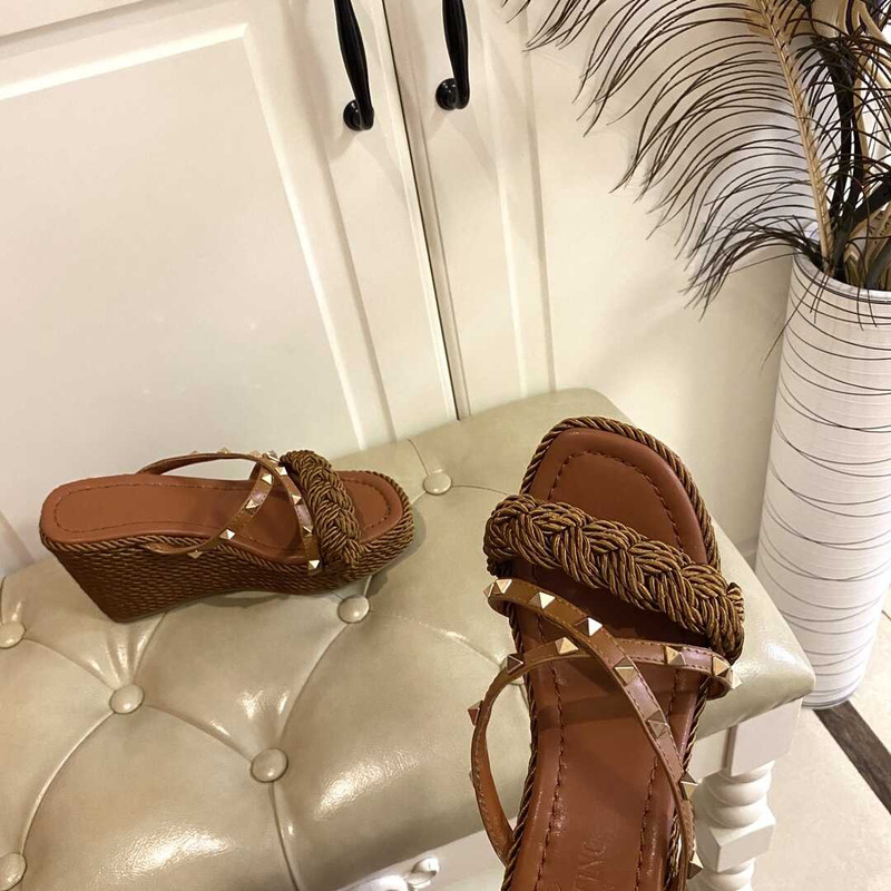 Valentino Garavani Rockstud Torchon 90mm Wedge Sandals Brown