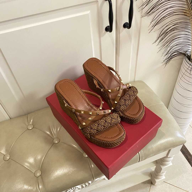 Valentino Garavani Rockstud Torchon 90mm Wedge Sandals Brown