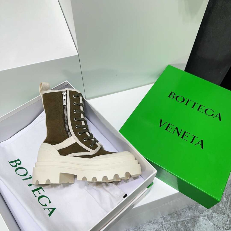 Bo*te*ga ve*ne*ta lace-up boots green and white