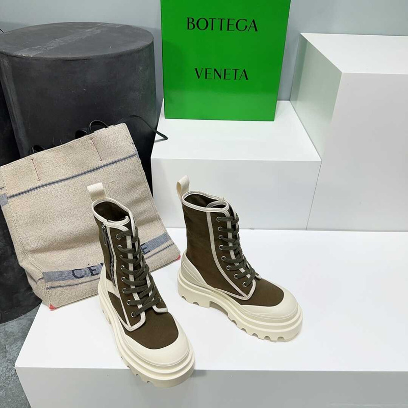 Bo*te*ga ve*ne*ta lace-up boots green and white