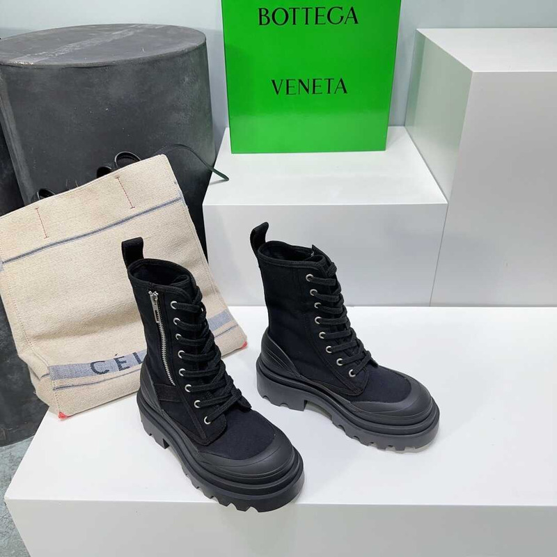 Bo*te*ga ve*ne*ta  lace-up boots  black