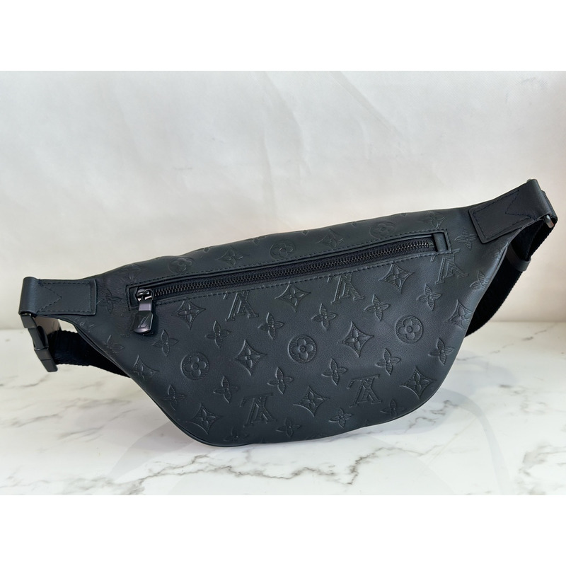 l**is V*t*n discovery bumbag monogram shadow black