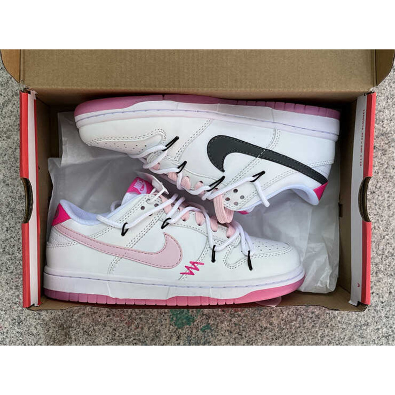 Nike Dunk Low Sneakers Pink