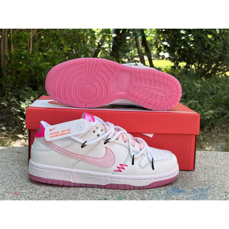 Nike Dunk Low Sneakers Pink