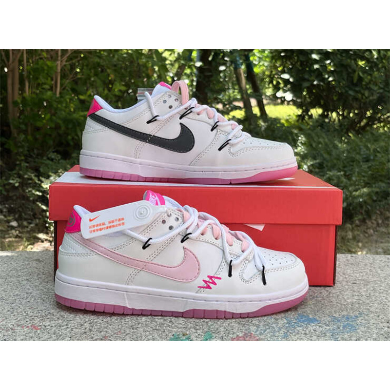 Nike Dunk Low Sneakers Pink