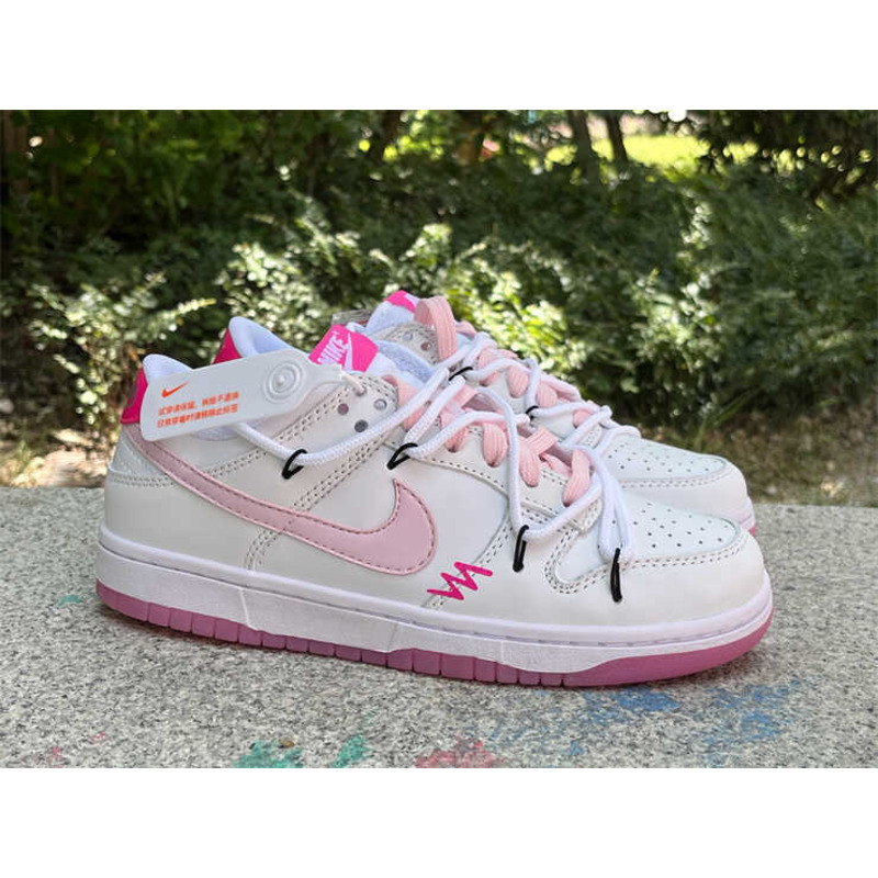 Nike Dunk Low Sneakers Pink