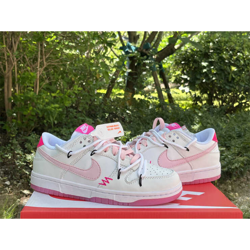 Nike Dunk Low Sneakers Pink