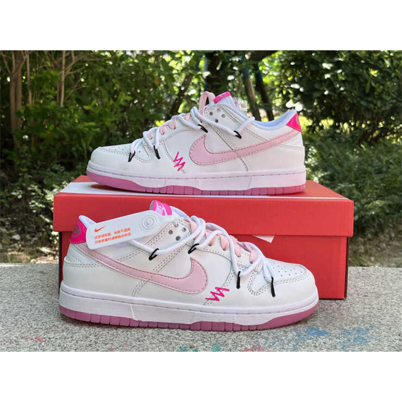 Nike Dunk Low Sneakers Pink