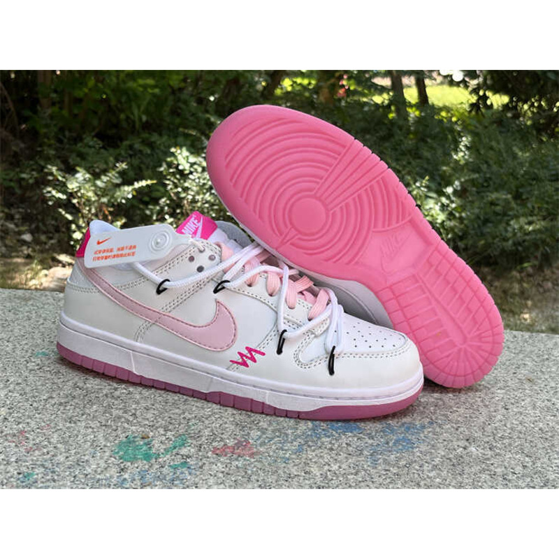 Nike Dunk Low Sneakers Pink