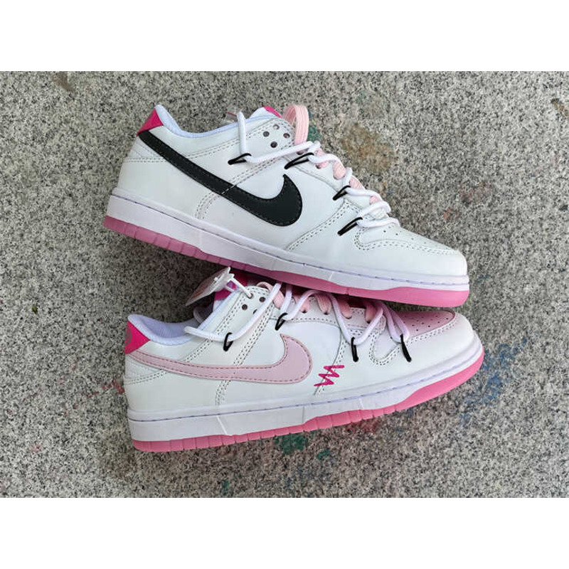 Nike Dunk Low Sneakers Pink