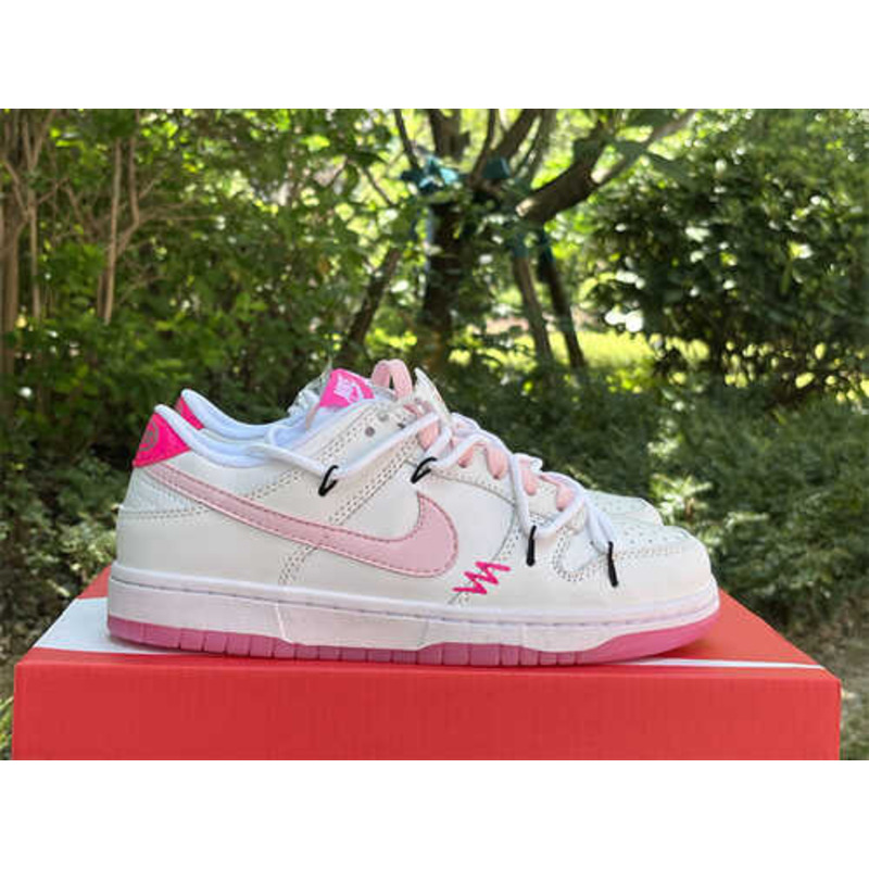 Nike Dunk Low Sneakers Pink