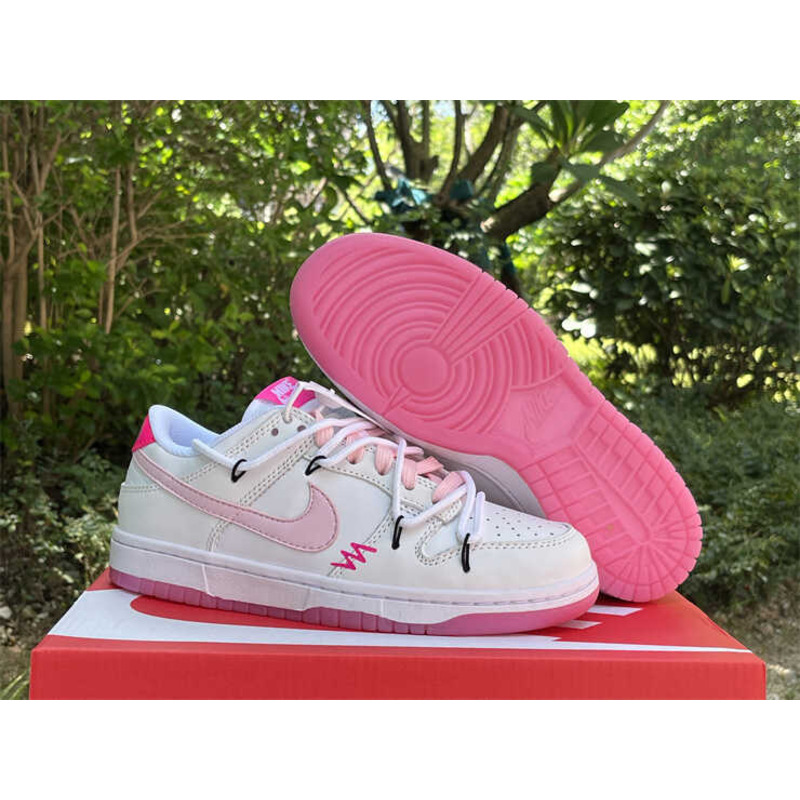 Nike Dunk Low Sneakers Pink