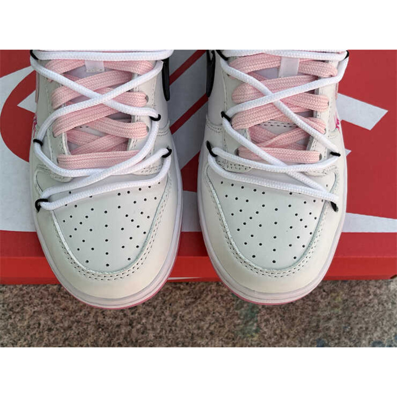 Nike Dunk Low Sneakers Pink