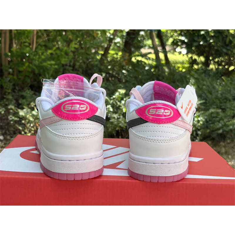 Nike Dunk Low Sneakers Pink