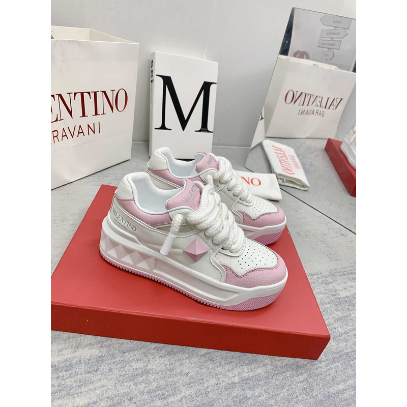 Valentino Garavani One Stud Leather Low-top Sneakers Pink