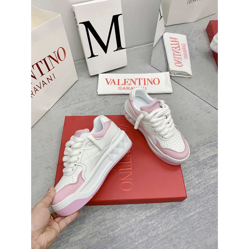 Valentino Garavani One Stud Leather Low-top Sneakers Pink