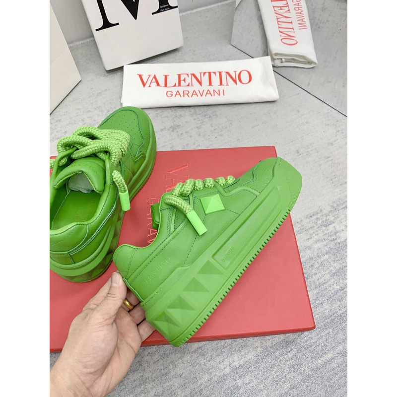 Valentino Garavani One Stud Leather Low-top Sneakers Green