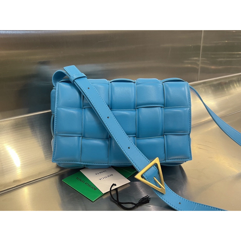 Bo*te*ga ve*ne*ta padded cassette leather shoulder bag blue