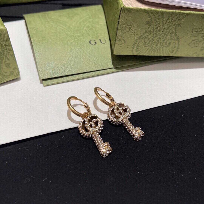 G*u*i double g key earings