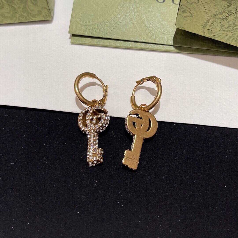 G*u*i double g key earings