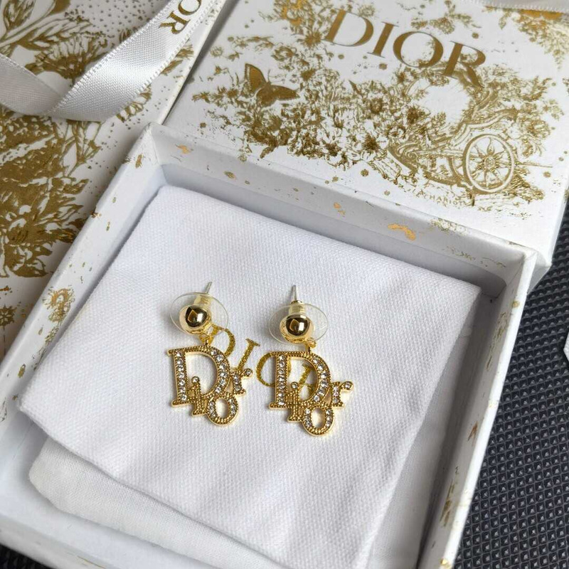 D*or gold letter stud earrings