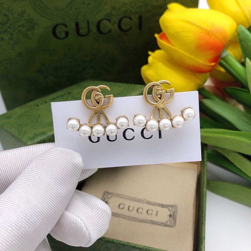 G*u*i pearl eearrings gold