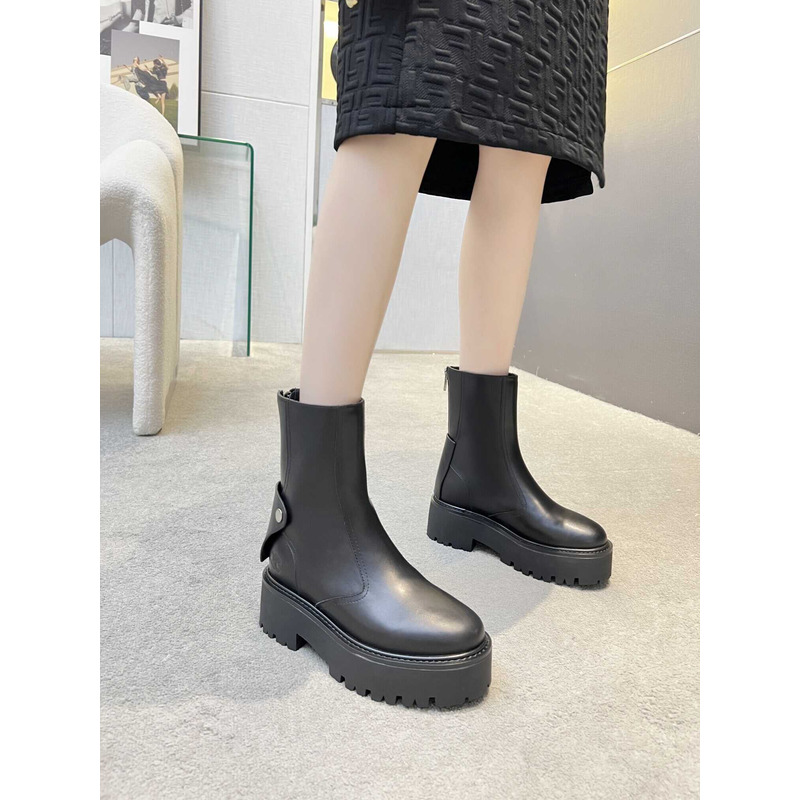 Ce**e shorts boots black