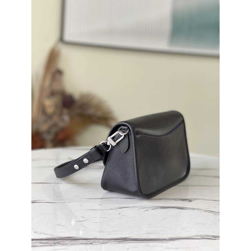 l**is V*t*n buci epi leather bag black