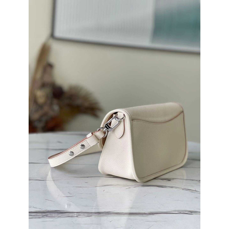 l**is V*t*n buci epi leather bag white