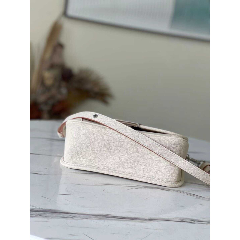 l**is V*t*n buci epi leather bag white