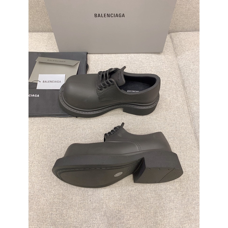 Ba*len*cia*ga sergent leather derby shoes black