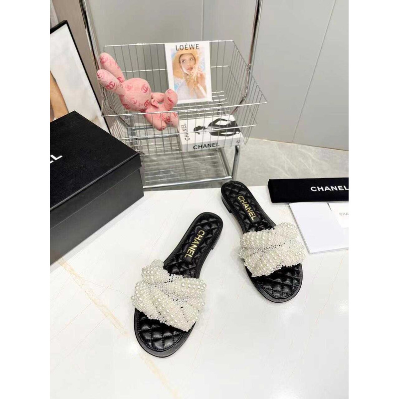 Ch*el pearl slides white