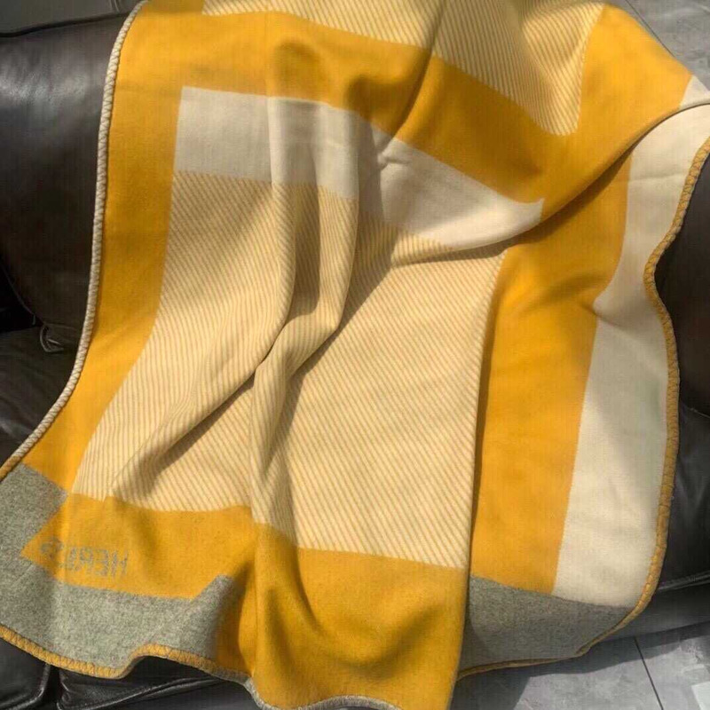 H**mes blanket yellow