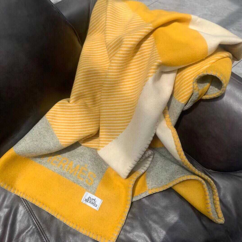 H**mes blanket yellow