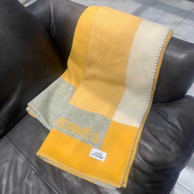 H**mes blanket yellow