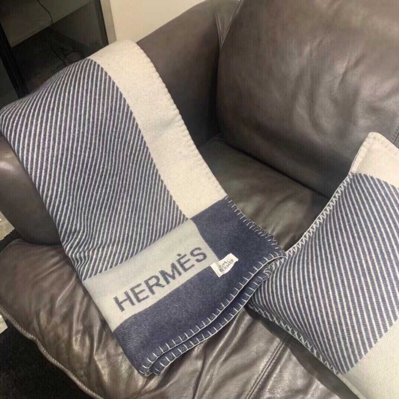 H**mes blanket blue