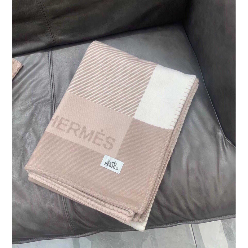 H**mes blanket nude