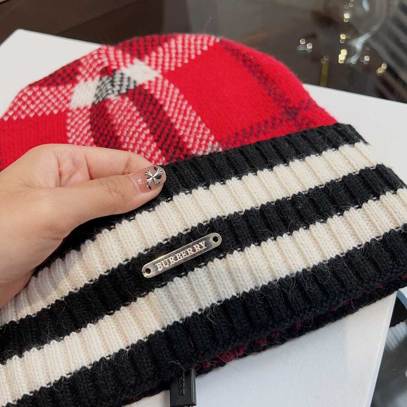 B**rry check pattern beanie red