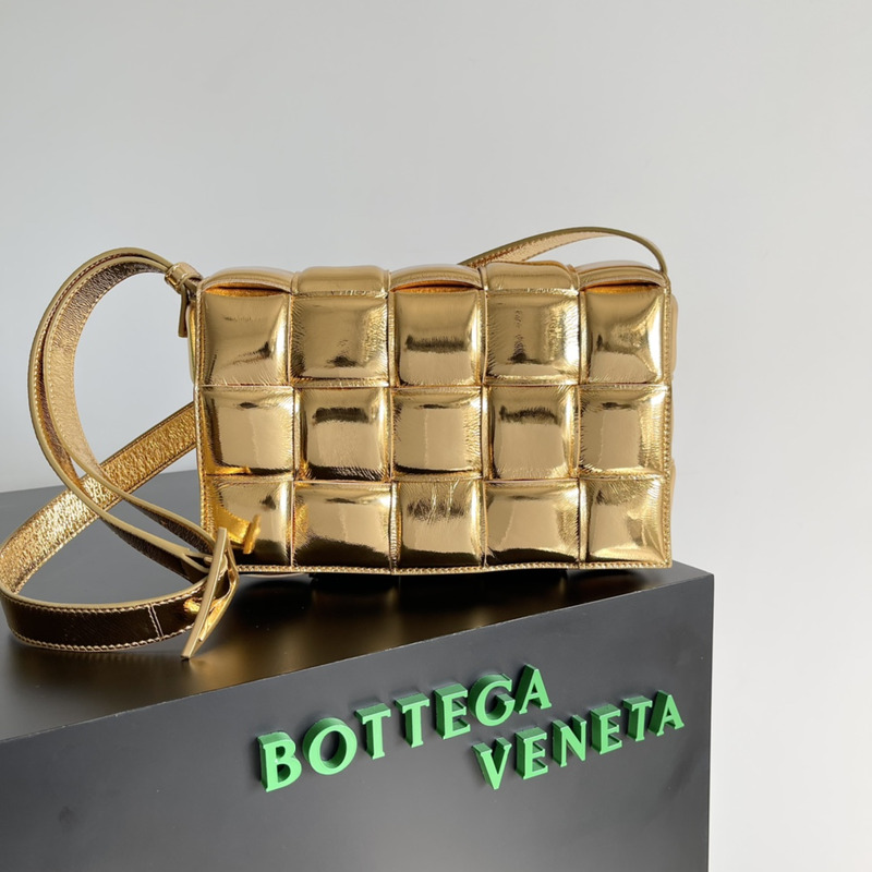 Bo*te*ga ve*ne*ta cassette bag gold