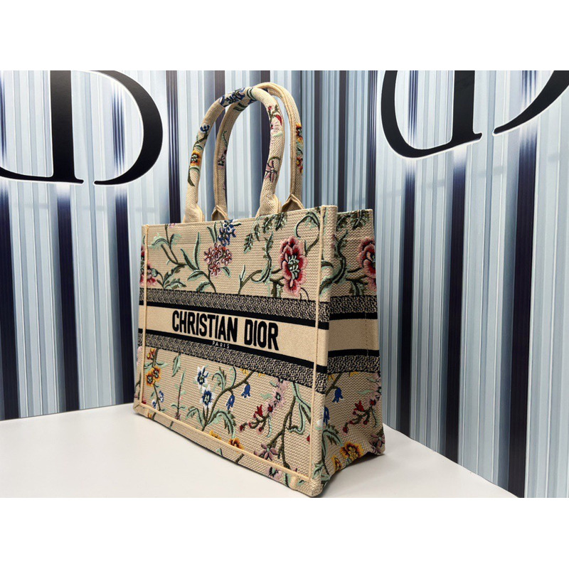 D*or medium D*or book tote natural multicolor raffia embroidered with D*or petites fleurs