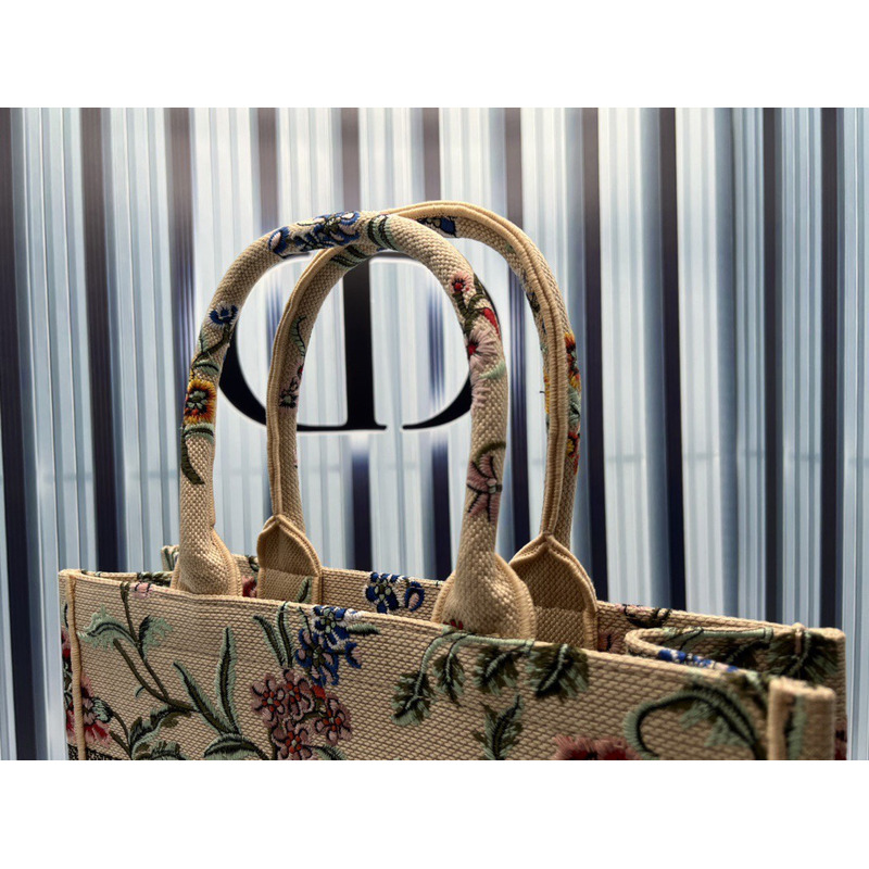 D*or medium D*or book tote natural multicolor raffia embroidered with D*or petites fleurs