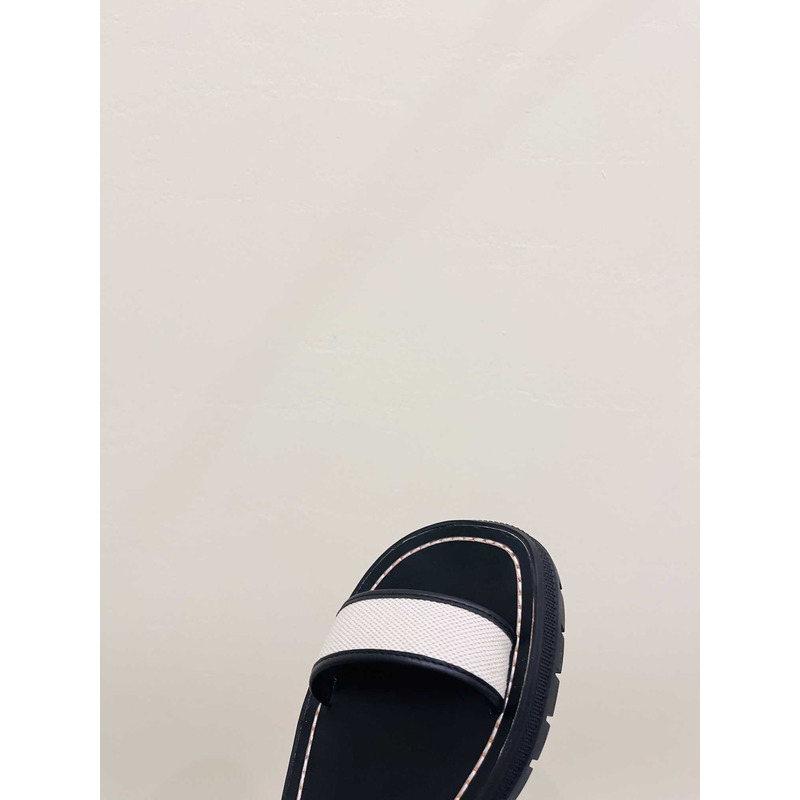 Ce**e clea triomphe sandal in vegetal calfskin black and white