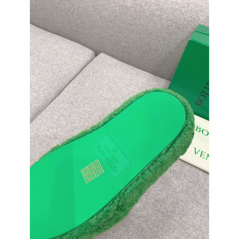 Bo*te*ga ve*ne*ta resort teddy shearling slides green