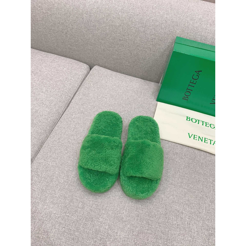 Bo*te*ga ve*ne*ta resort teddy shearling slides green