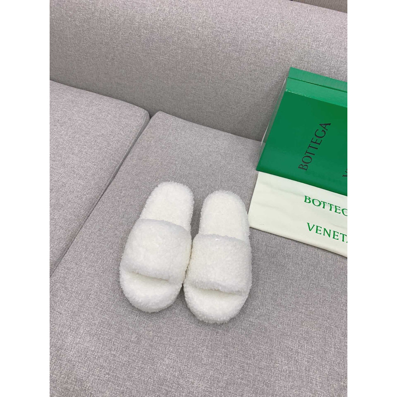 Bo*te*ga ve*ne*ta resort teddy shearling slides white