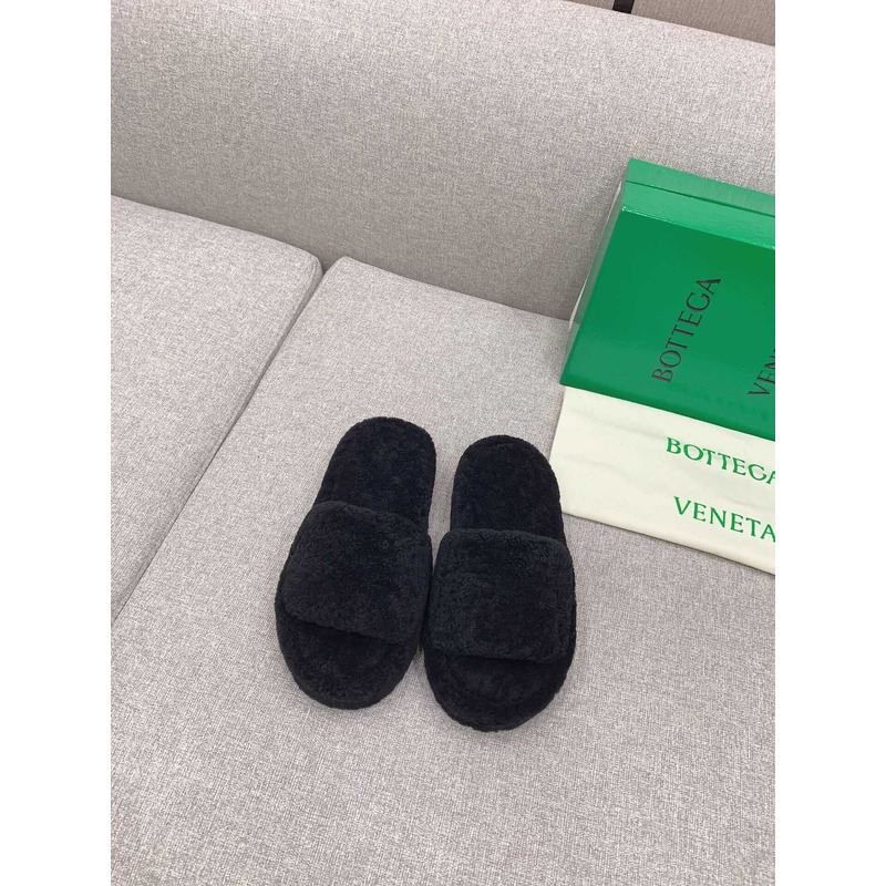 Bo*te*ga ve*ne*ta resort teddy shearling slides black