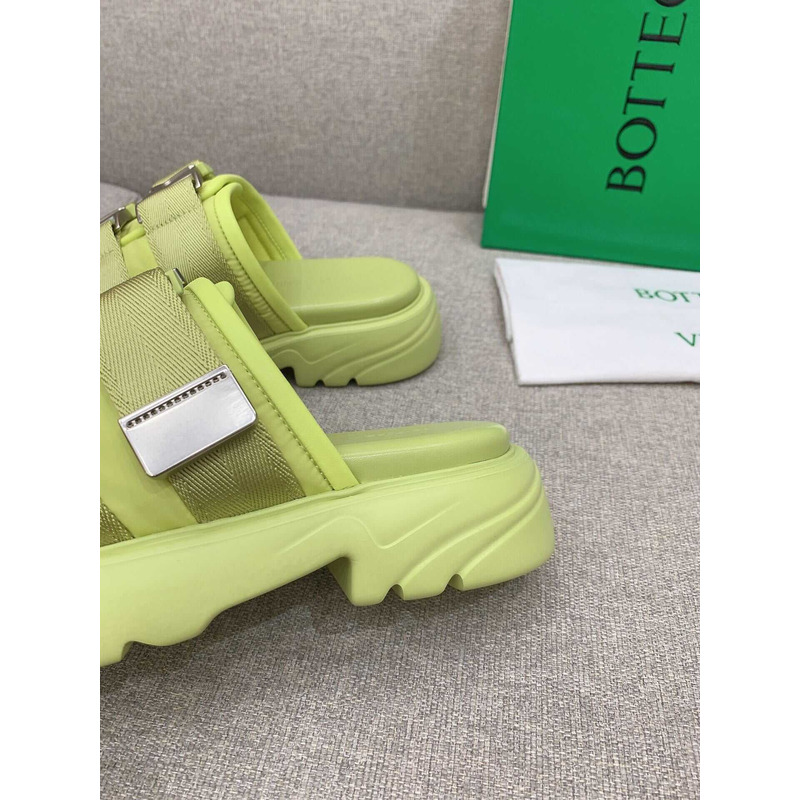 Bo*te*ga ve*ne*ta flash flat sandals light green