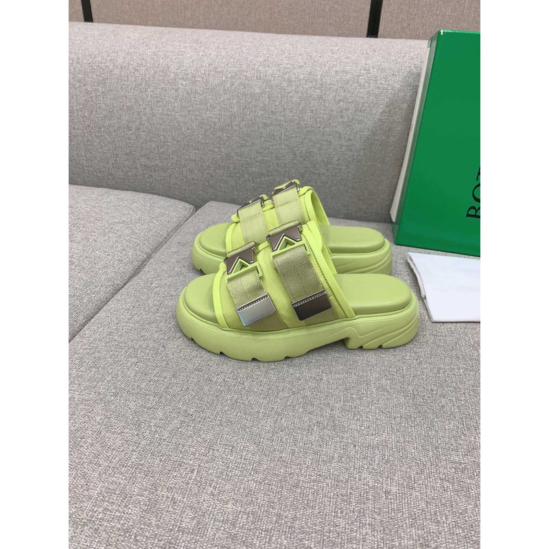 Bo*te*ga ve*ne*ta flash flat sandals light green